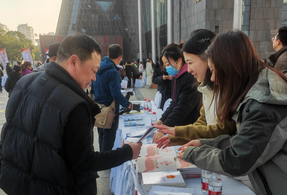 2025120518025302.jpg 微信图片_20251205154904_1491_254.jpg