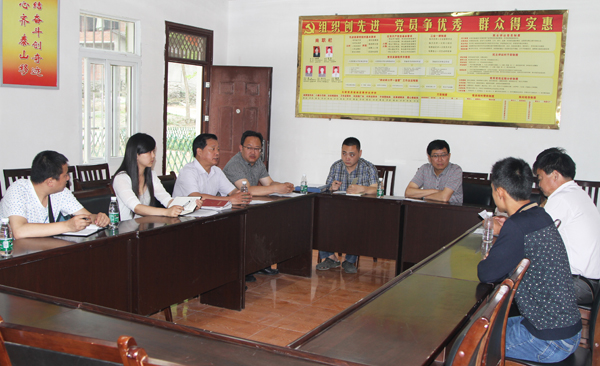 赖庆润副主任赴利州区金洞乡田沟村开展精准扶贫结对帮扶工作