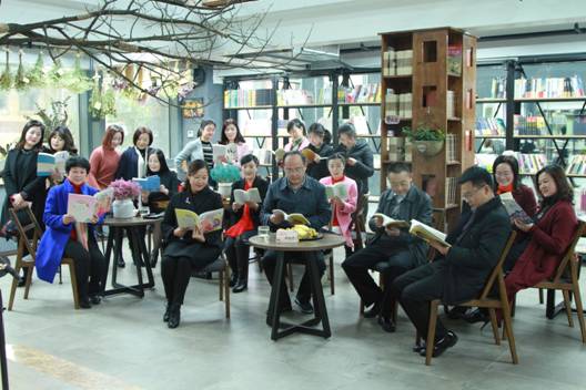 市人大常委会机关妇委会举办庆“三.八”读书朗诵会
