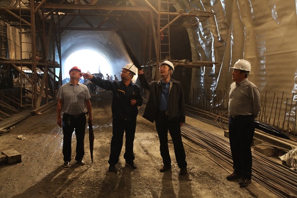 邓光志带队调研全市公路建设工作