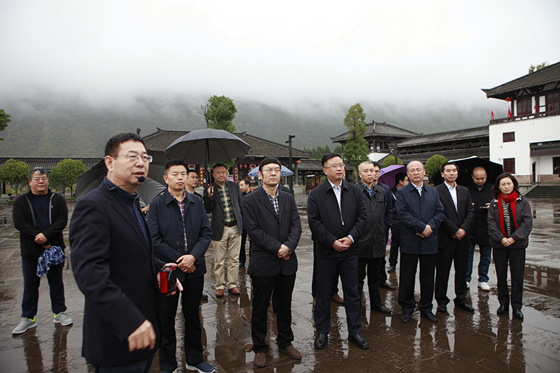 邓光志调研全市旅游资源开发和利用情况时强调以大项目为突破口推进中国生态康养旅游名市建设