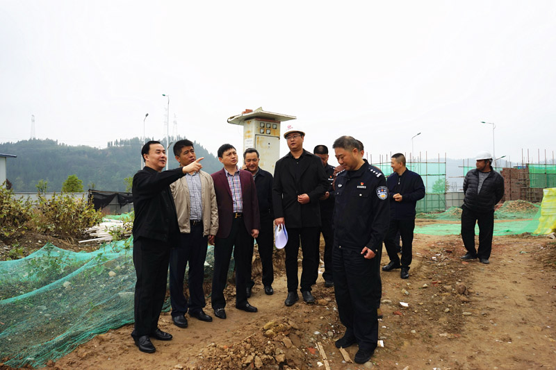 唐小平深入联系重大项目和联系企业走访调研