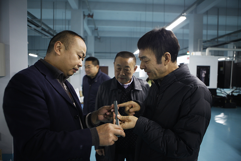 市人大常委会主任邓光志视察经开区宏天电子产业园产业发展情况
