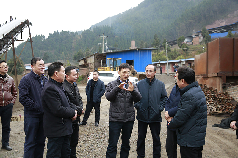 邓光志在东河流域开展河长制巡河督导时强调加大河道环境整治力度全面提升河道整体形象