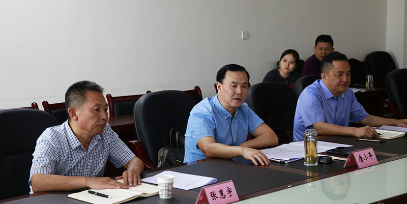 我市召开上半年国民经济计划执行情况座谈会