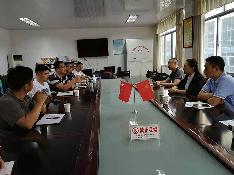 苟英明副主任到新民棚户区调研