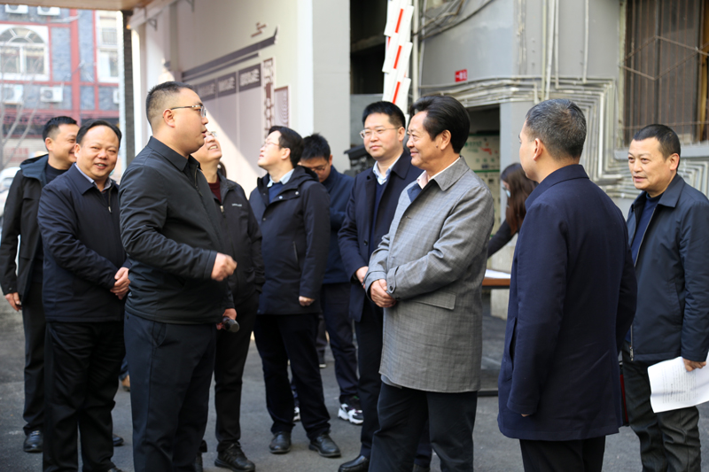杨凯调研包联街道社区创建全国文明城市工作开展情况